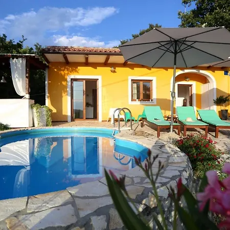 Charming With Private Pool Near The Sea And Garden Ripenda Kras
