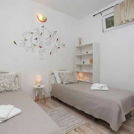 Charming With Private Pool Near The Sea And Garden