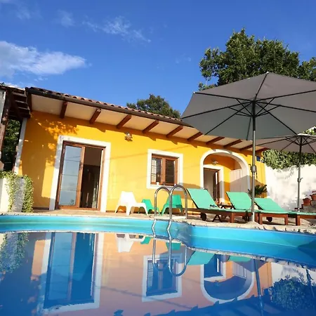 Charming With Private Pool Near The Sea And Garden فيلة