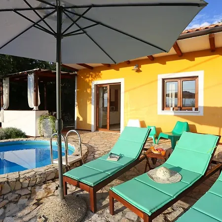 Charming With Private Pool Near The Sea And Garden فيلة