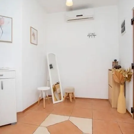 Charming With Private Pool Near The Sea And Garden Ripenda Kras