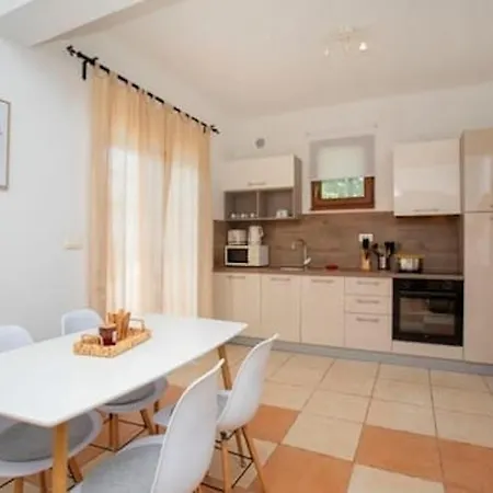 فيلة Charming With Private Pool Near The Sea And Garden Ripenda Kras